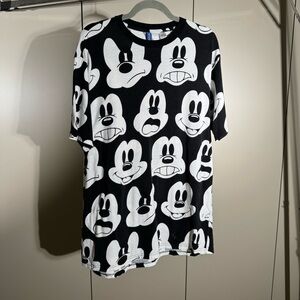 H&M Black and White Disney Mickey Graphic Tee